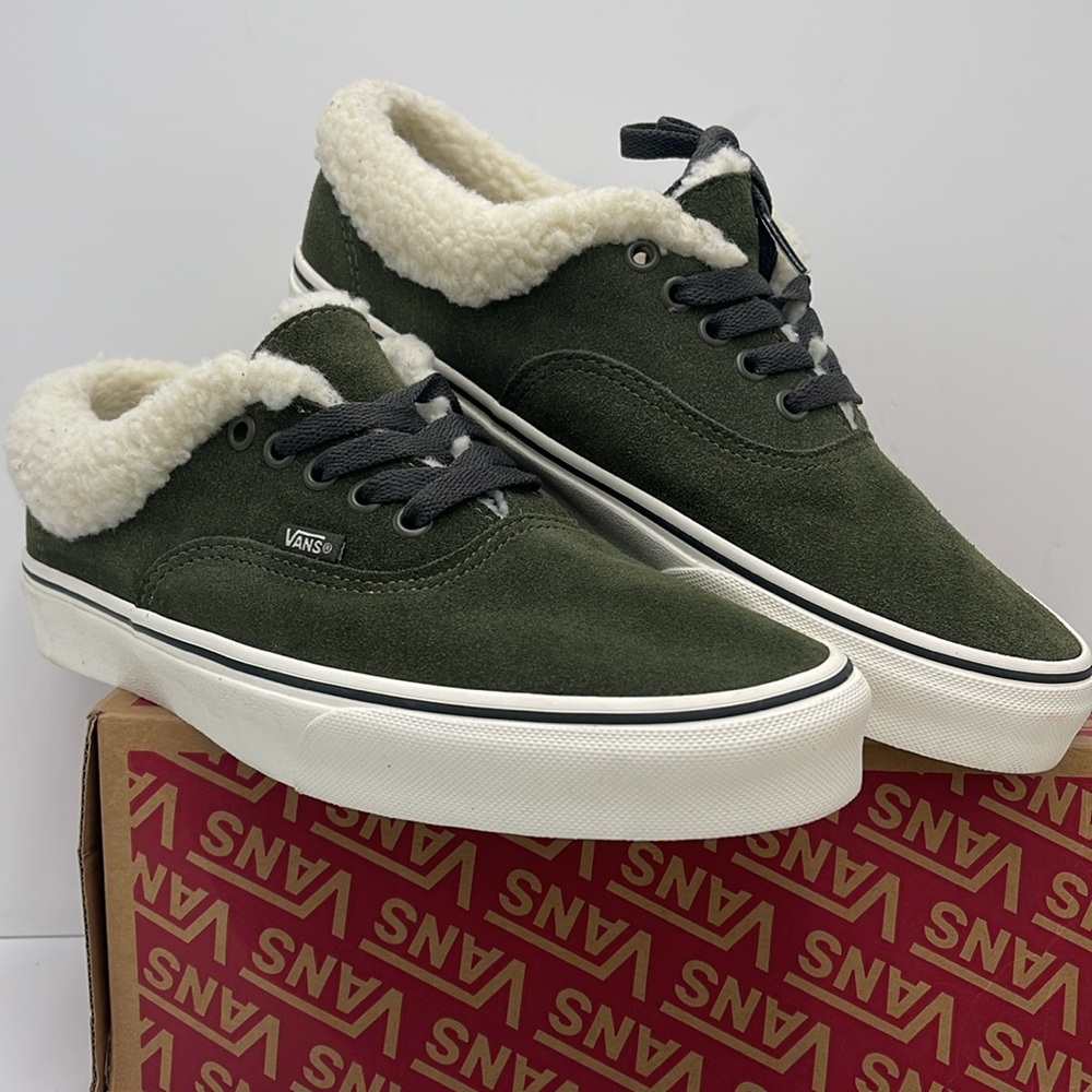 Vans WMNS Authentic Sherpa
Sherpa Grape Leaf
VN000CP4KCZ Green Sneakers - Picture 5 of 16